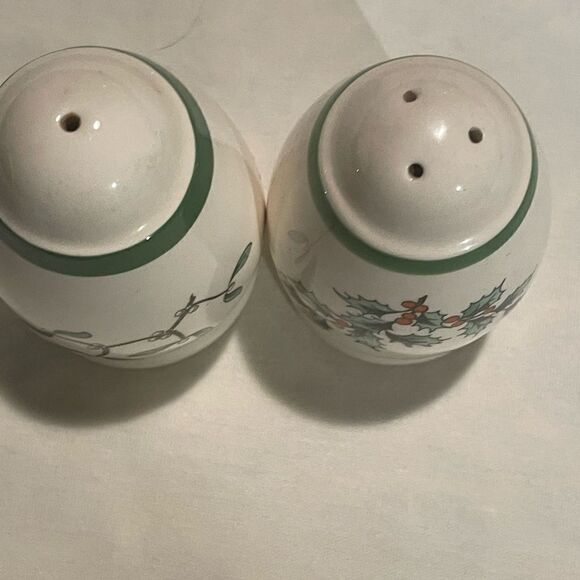 Spode Holly berry Christmas Tree salt and pepper shakers Christmas table setting - Picture 3 of 6
